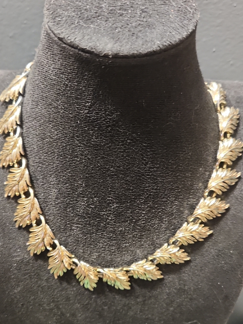Sarah Coventry Gold Leaf Link Necklace